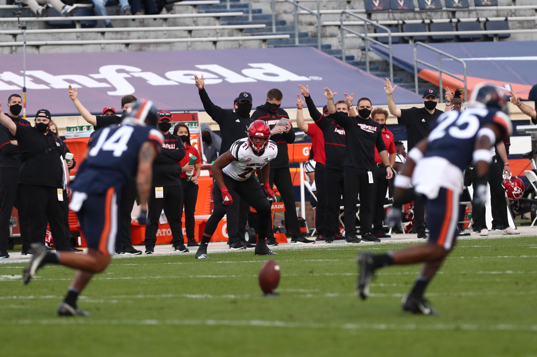 111420-cdp-sports-uvafootball360.JPG